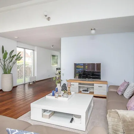 Vakantiehuis Pretty Holiday In With Garden *