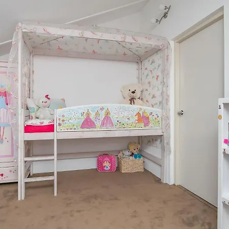 Vakantiehuis Pretty Holiday In With Garden *